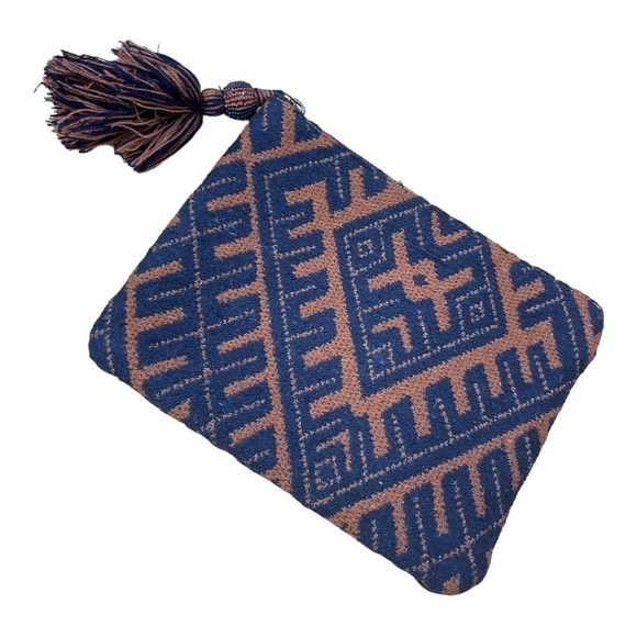 Universal Thread Clutch/ Pouch - Picture 2 of 8